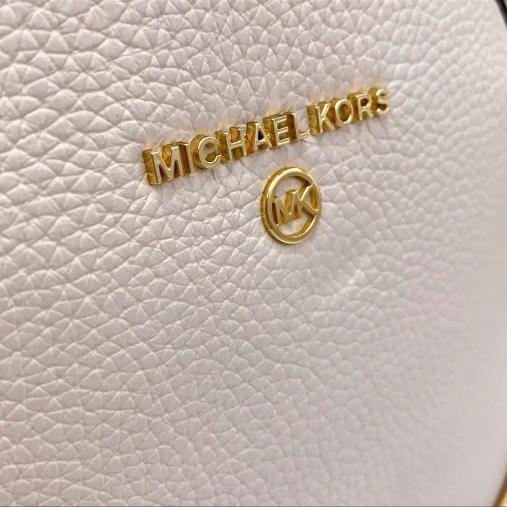 Michael Kors Women's Valerie Medium Pebbled Leather Backpack
Light Cream
NWT - Picture 12 of 16